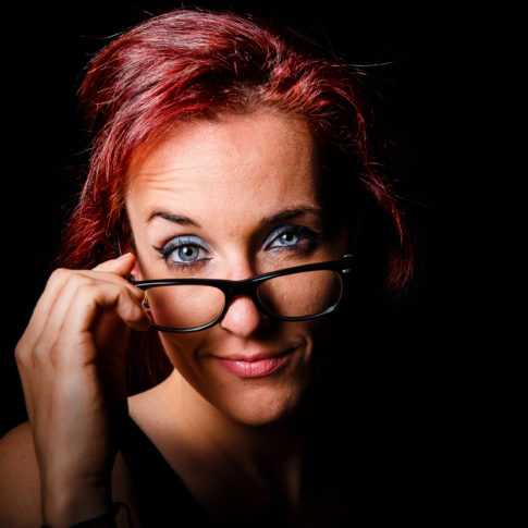 Julia, Secretaire, Lunette, Red, Portrait, Studio, Frédéric Bonnaud, FredB Art, Shoot, woman, Project, Photo, Photographer, Art, Marseille, France